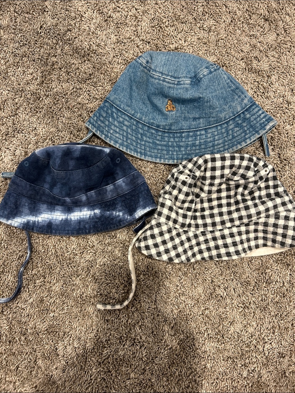 GAP Kids Three-Pack Bucket Hats in Denim Blue, Navy Tie-Dye & Black Gingham lot